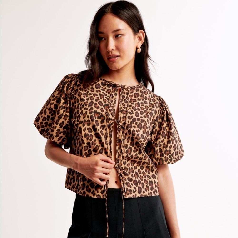 *WHITE* Short sleeve tie front top